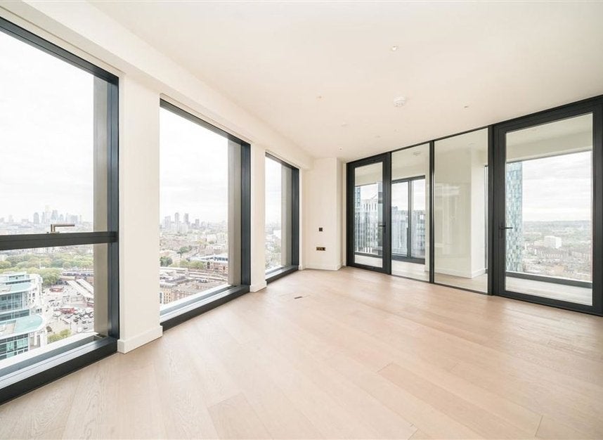 Flat Carnation Way in Greater London