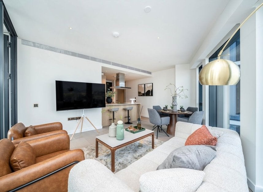 Flat Carnation Way in Greater London