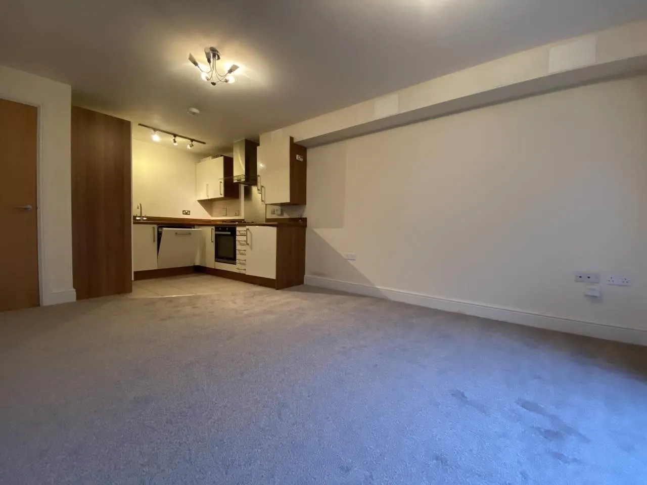 Flat Penn Hill Avenue in Poole