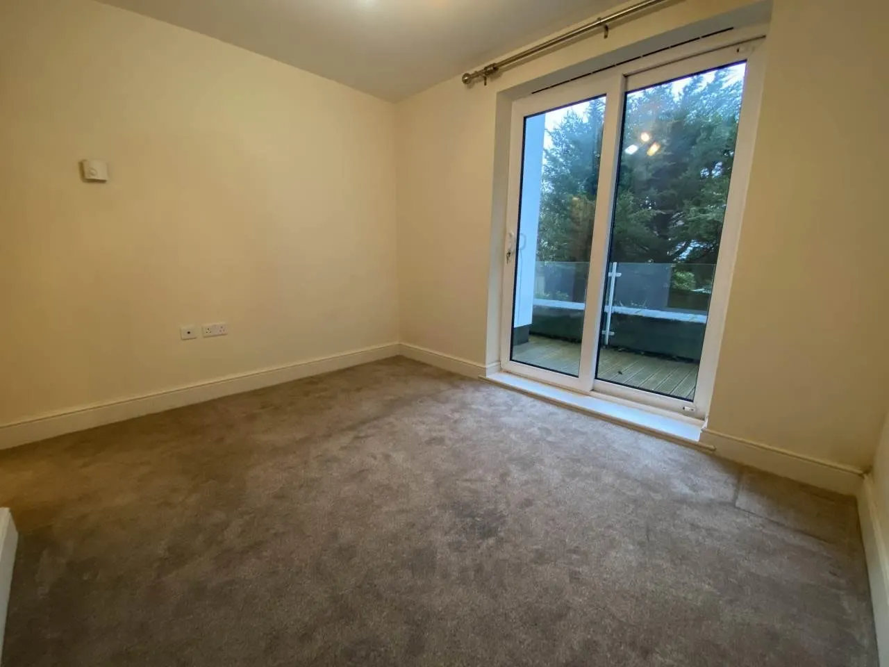 Flat Penn Hill Avenue in Poole