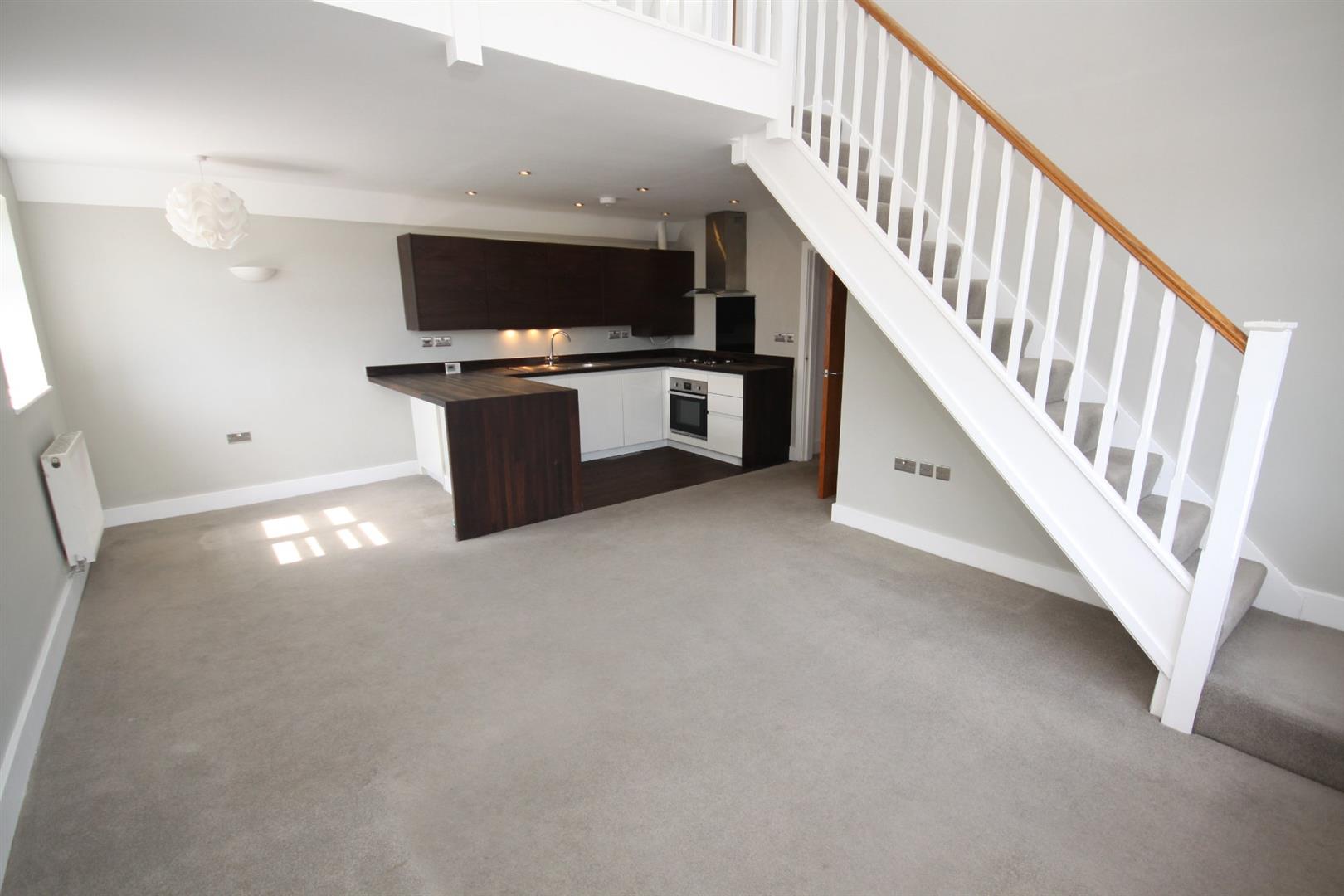 Flat Woodhurst Avenue in Greater London