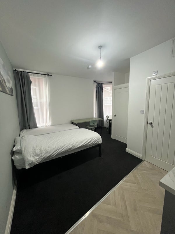 Room Halton Bank in Salford