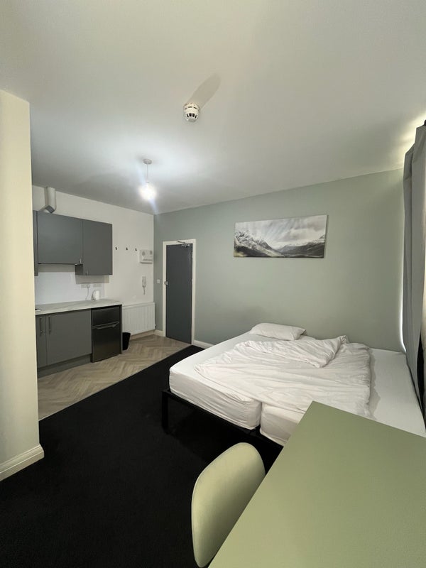 Room Halton Bank in Salford