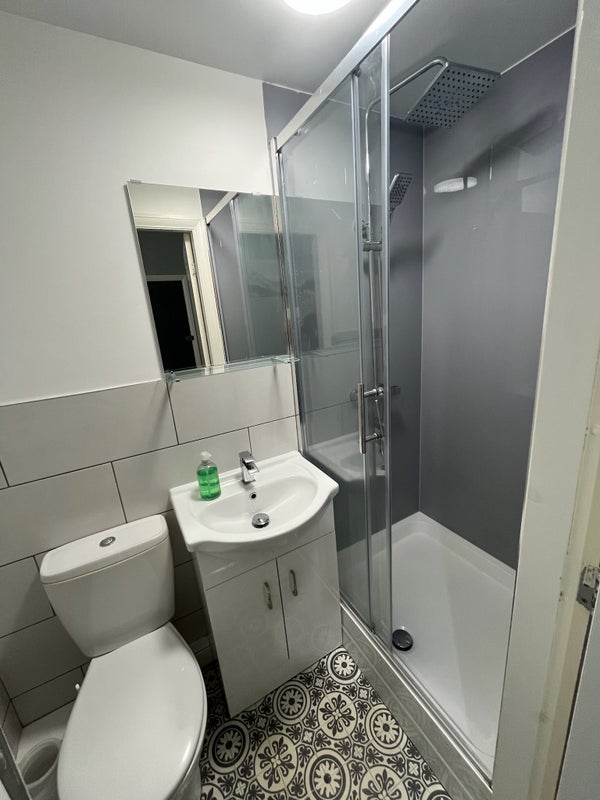 Room Halton Bank in Salford