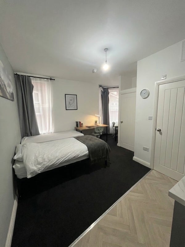 Room Halton Bank in Salford