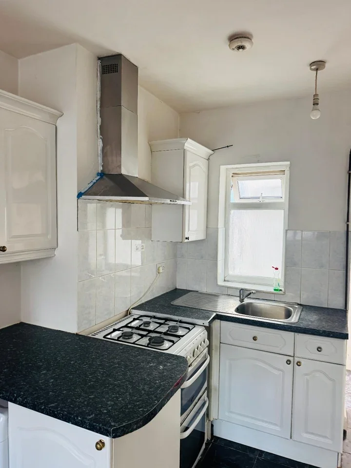 Flat Elton Avenue in Greater London