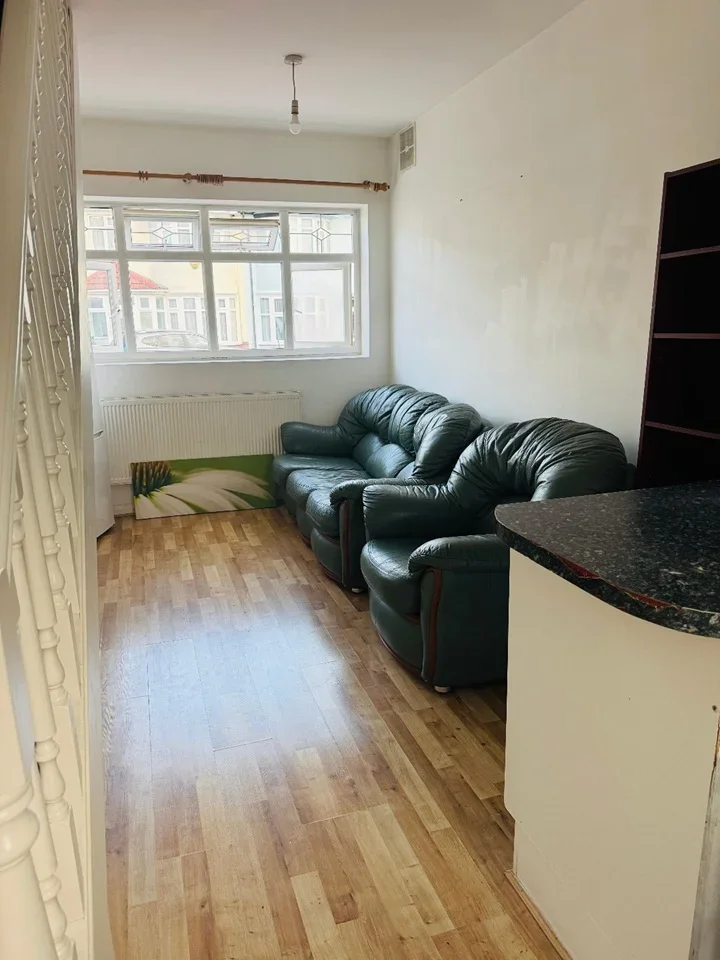 Flat Elton Avenue in Greater London