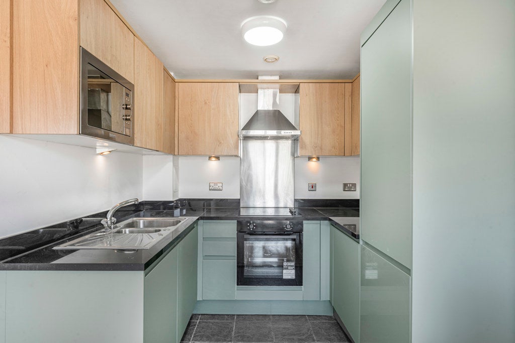 Flat Cheshire Street in Greater London