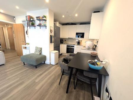 Flat Bute Close in Greater London