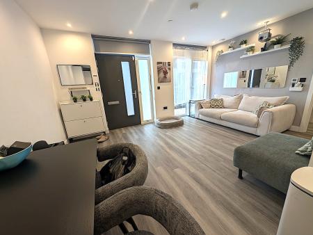 Flat Bute Close in Greater London