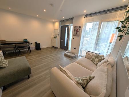 Flat Bute Close in Greater London
