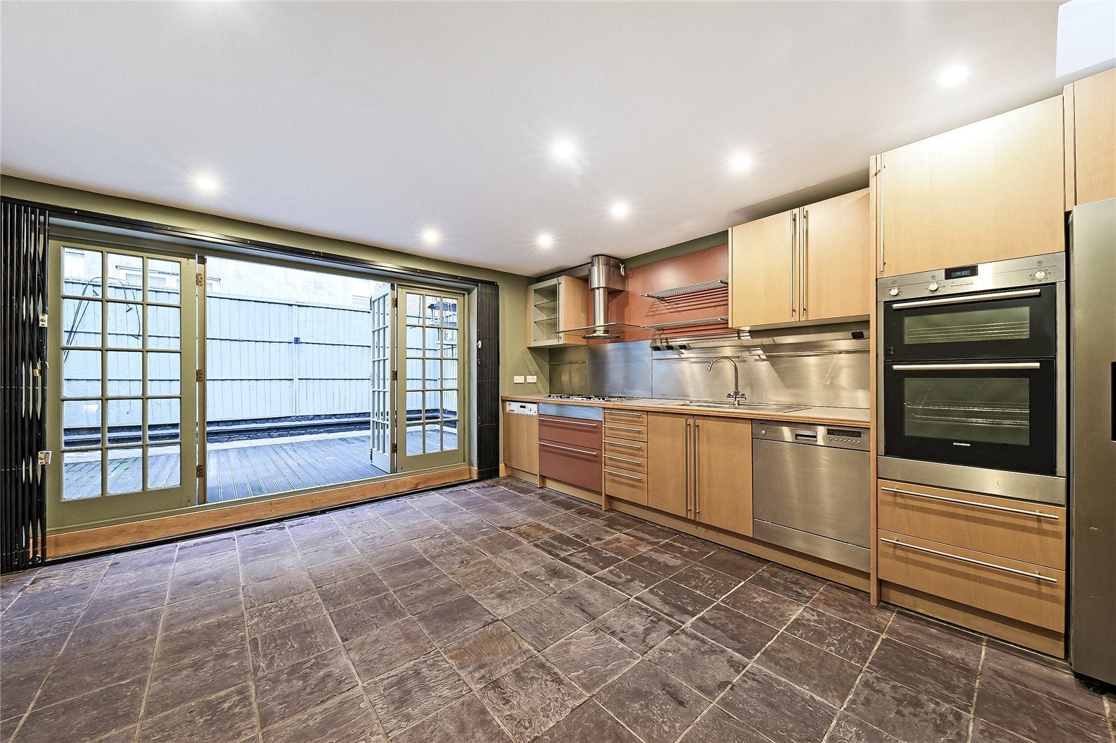 Flat Beauchamp Place in Greater London
