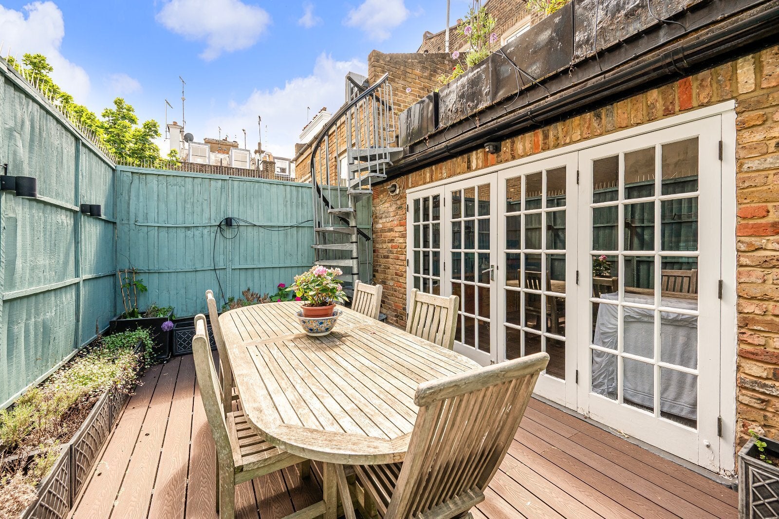 Flat Beauchamp Place in Greater London