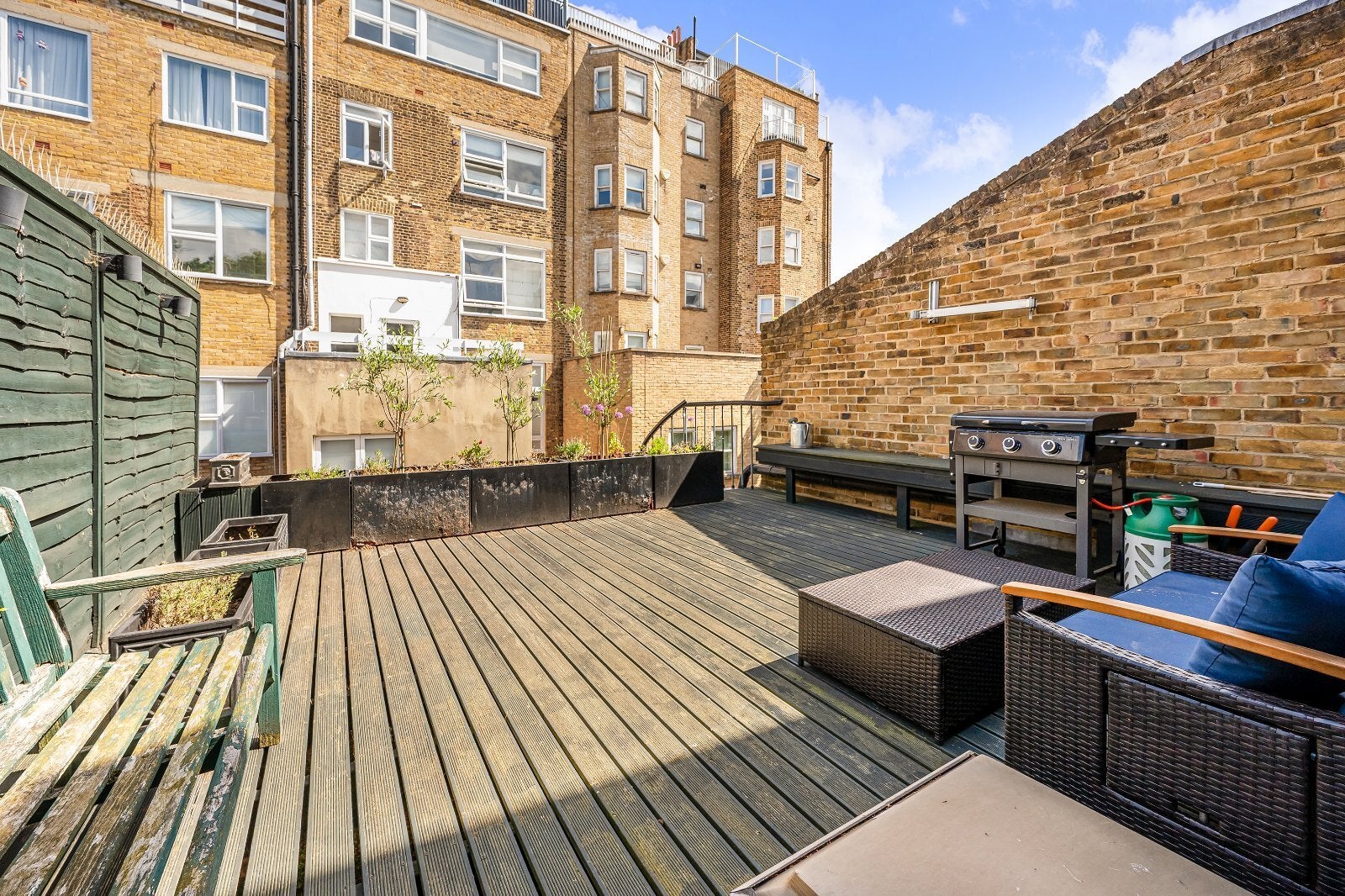 Flat Beauchamp Place in Greater London