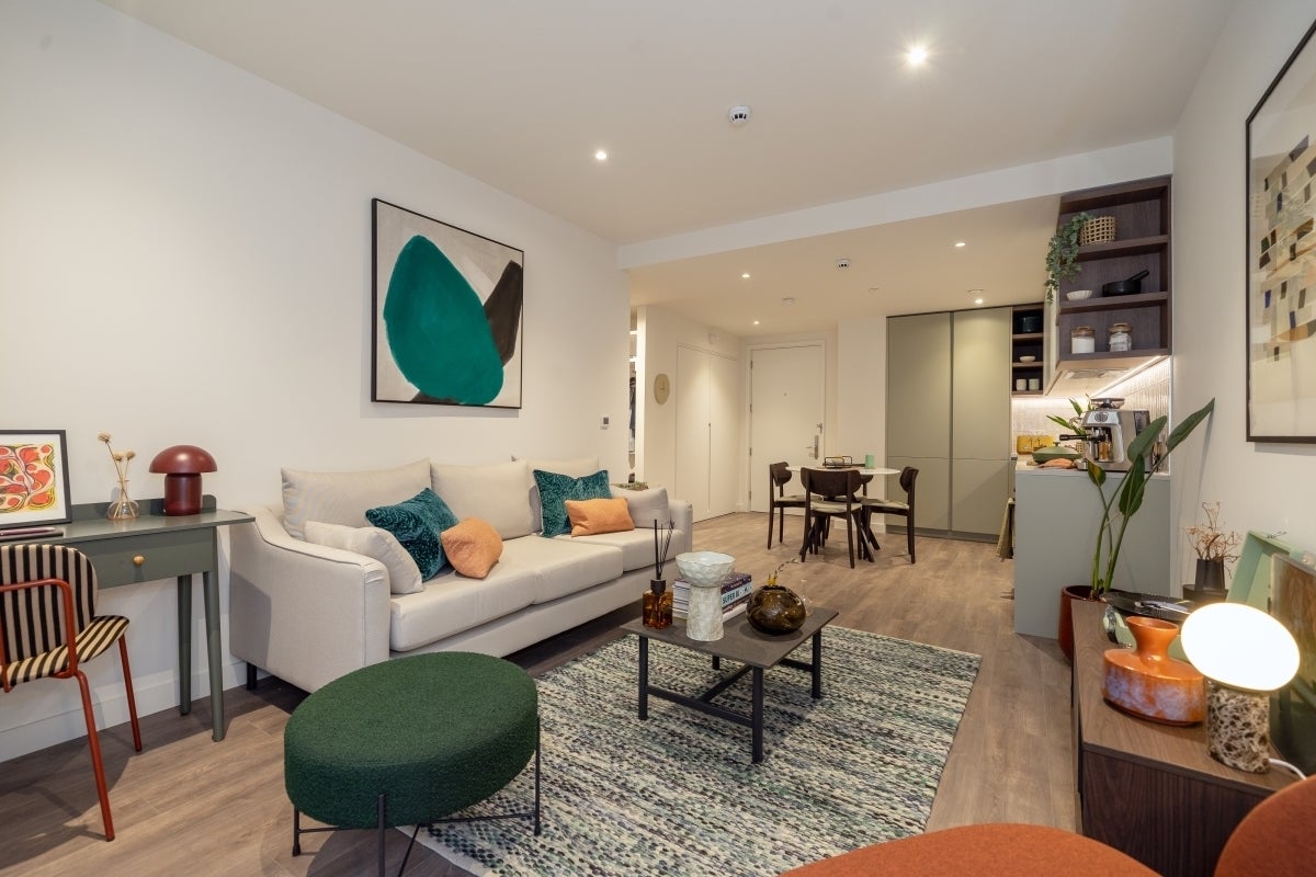 Flat Ribbon Lane in Greater London