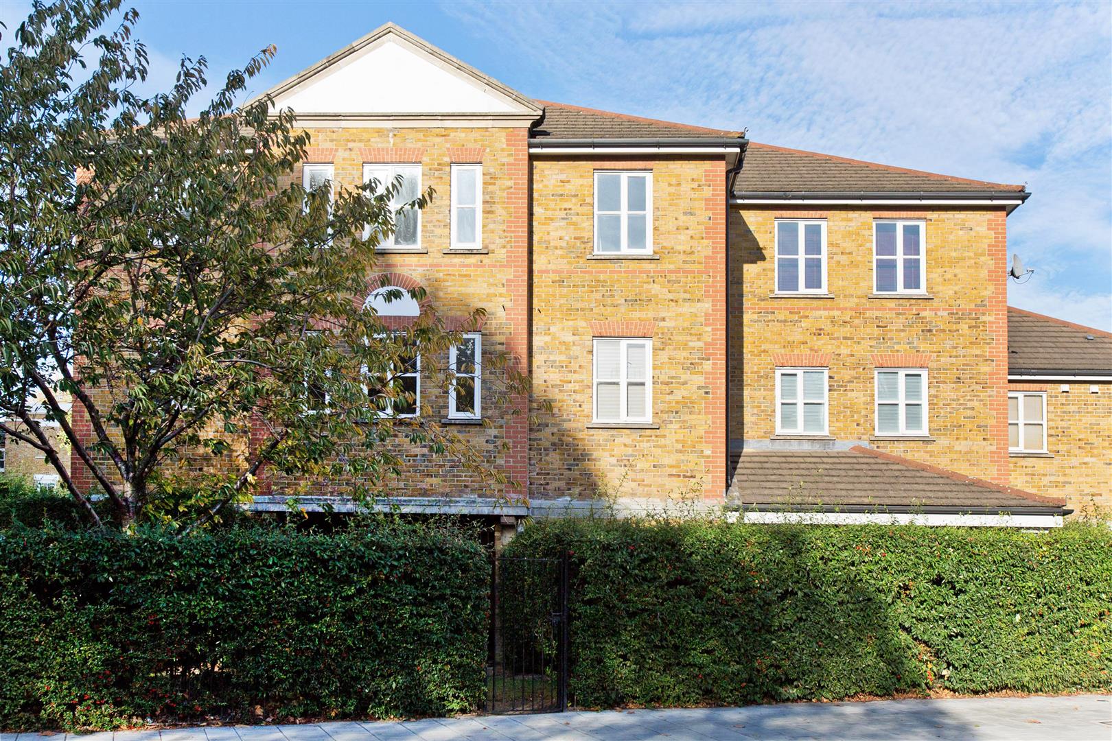 Flat Pearman Street in Greater London
