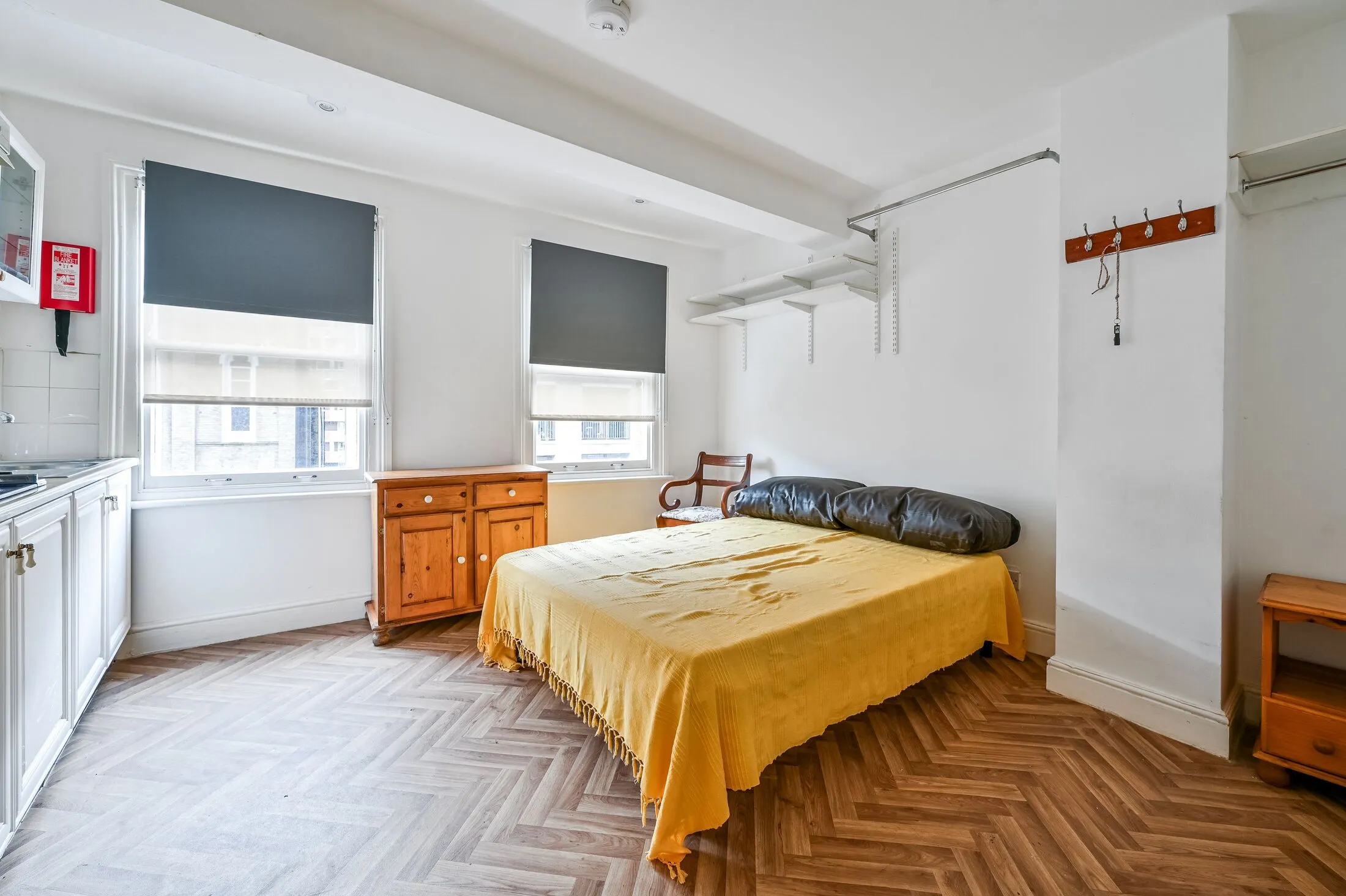Flat Hackney Road in Greater London