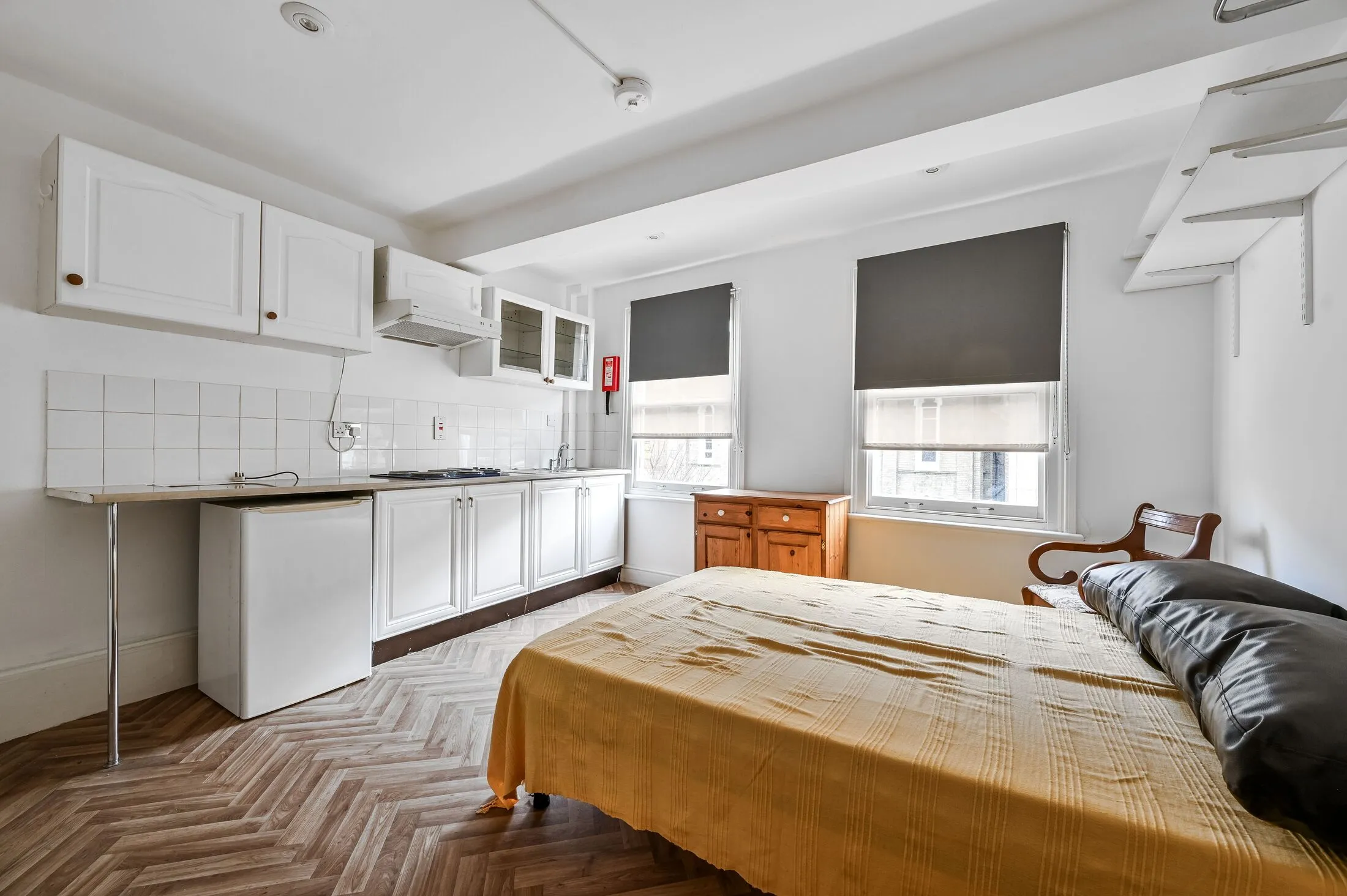 Flat Hackney Road in Greater London