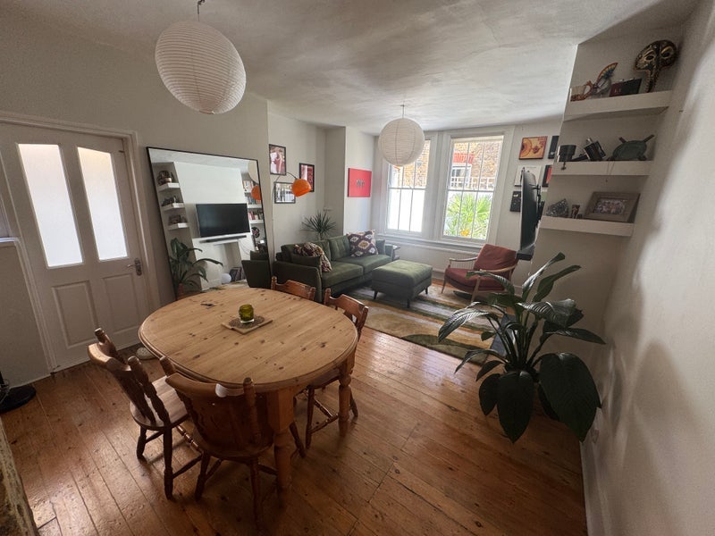 Room Dumbarton Road in Greater London