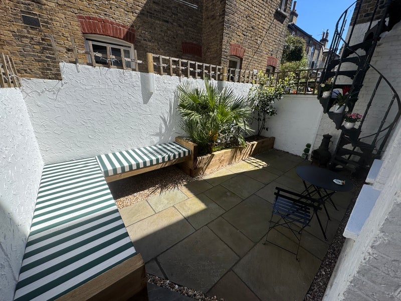 Room Dumbarton Road in Greater London