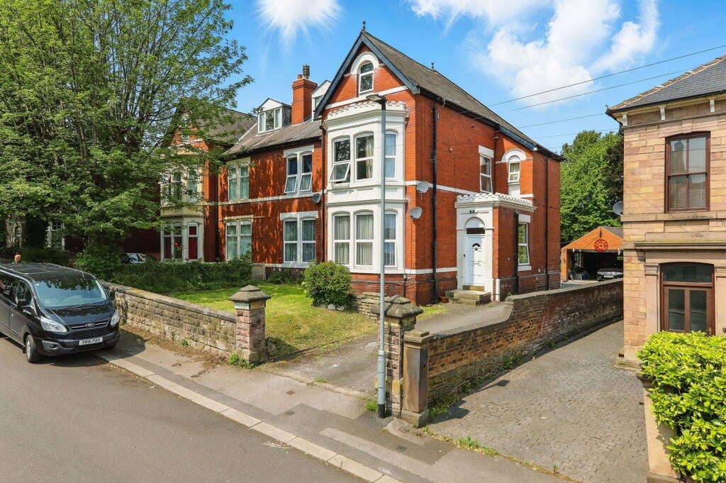 Room Gerard Road in Rotherham