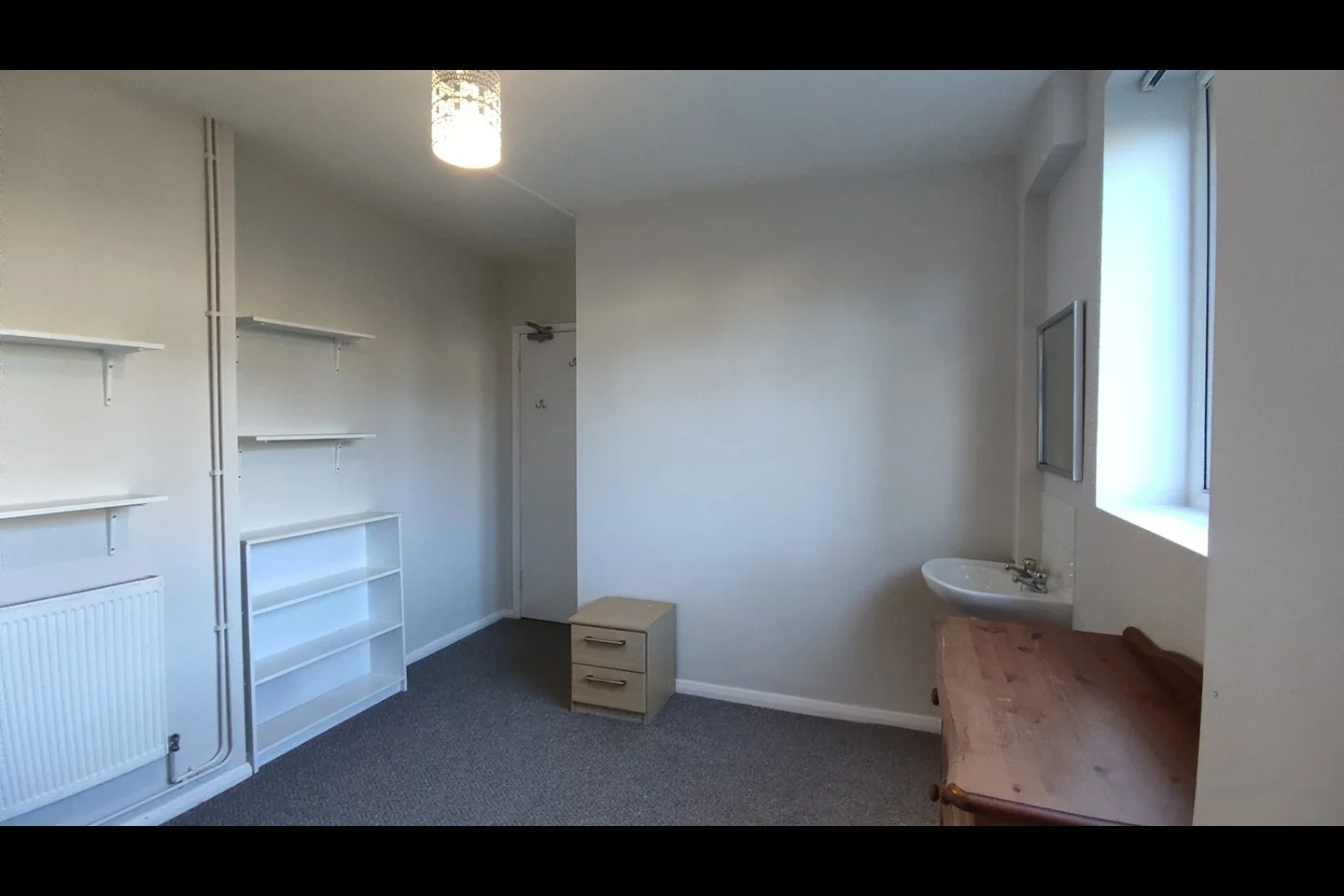Room Bletchingley Road in Reigate and Banstead