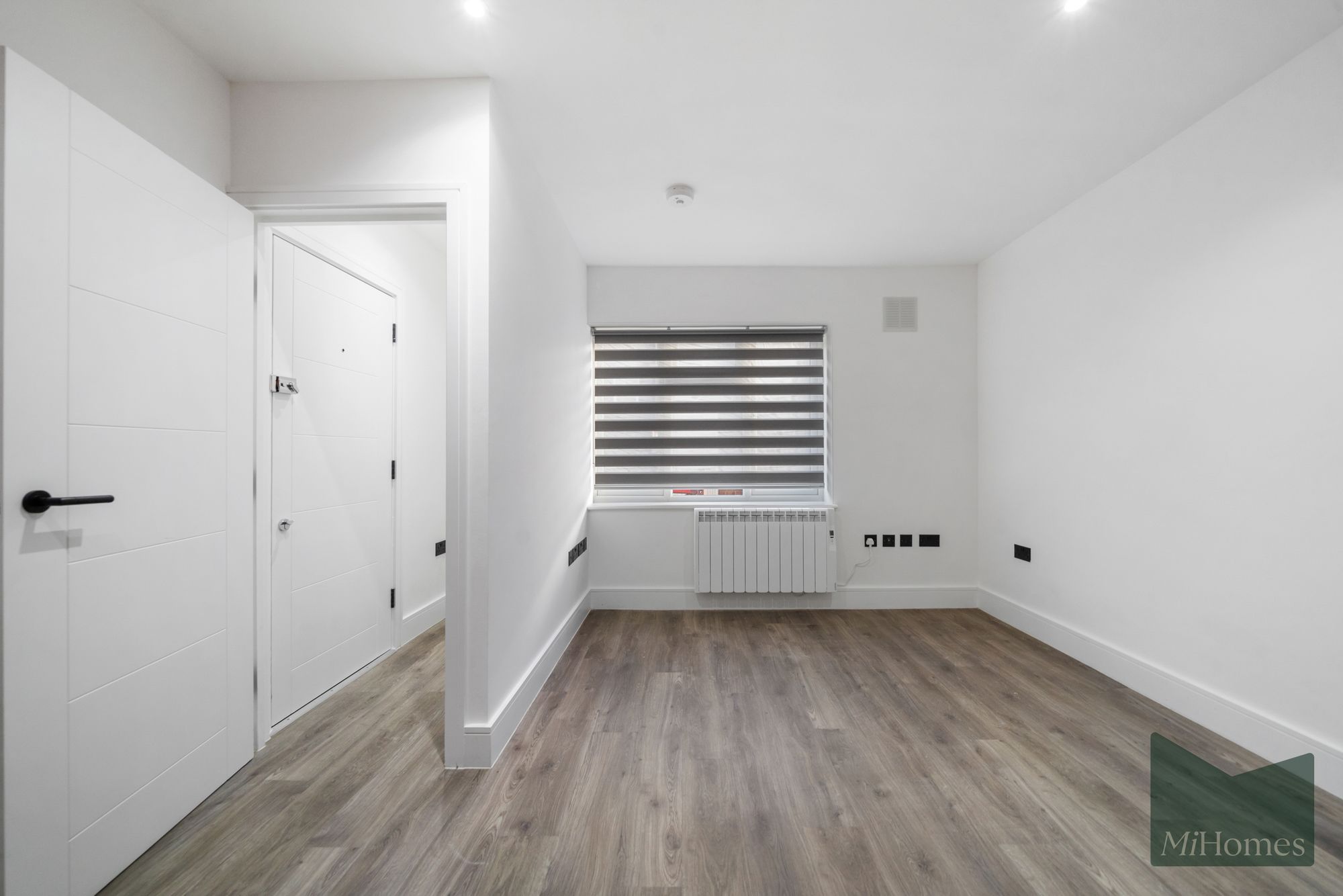 Flat Hardy Passage in Greater London
