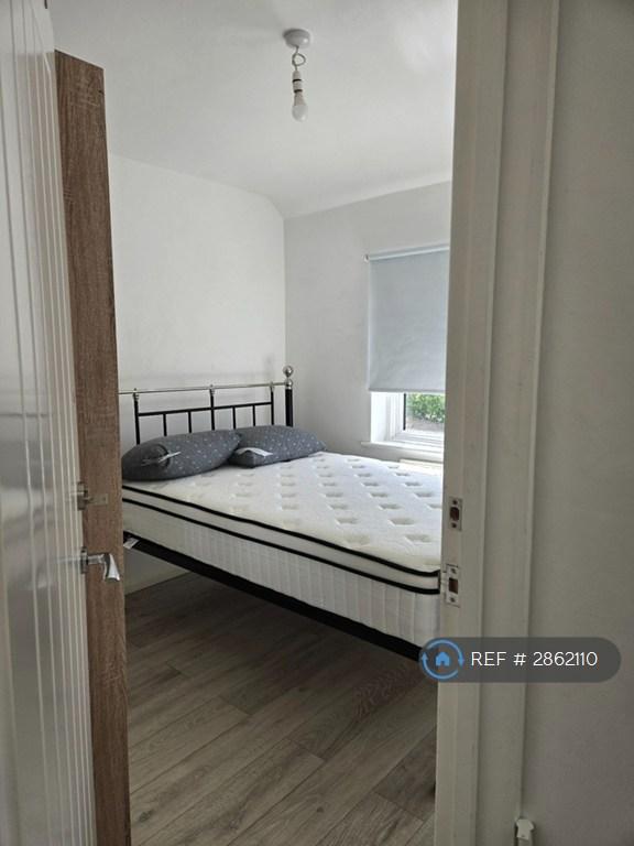 Room Joslin Road in Purfleet-on-Thames