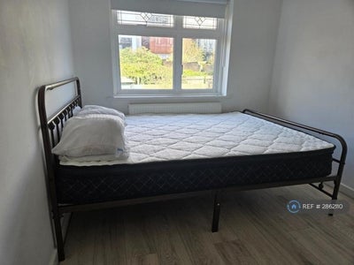 Room Joslin Road in Purfleet-on-Thames