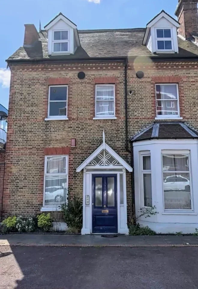 Flat Cyprus Road in Greater London