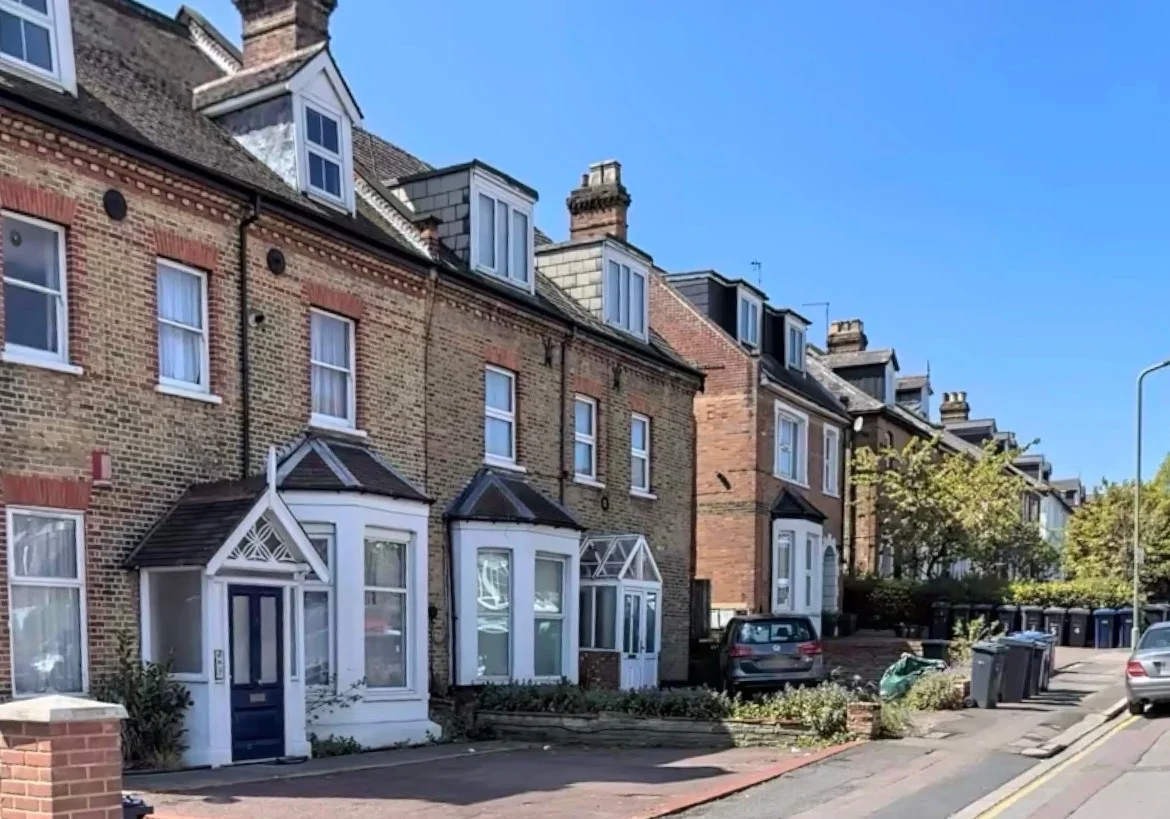 Flat Cyprus Road in Greater London