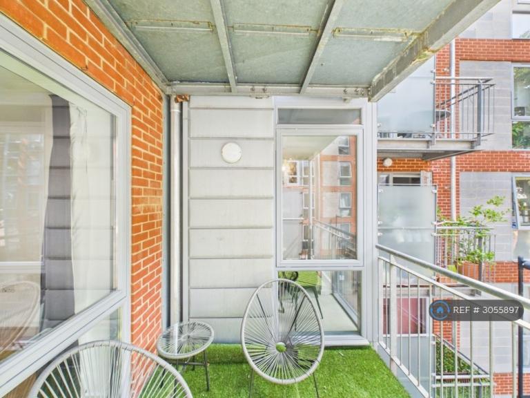 Flat Southwold Road in Greater London