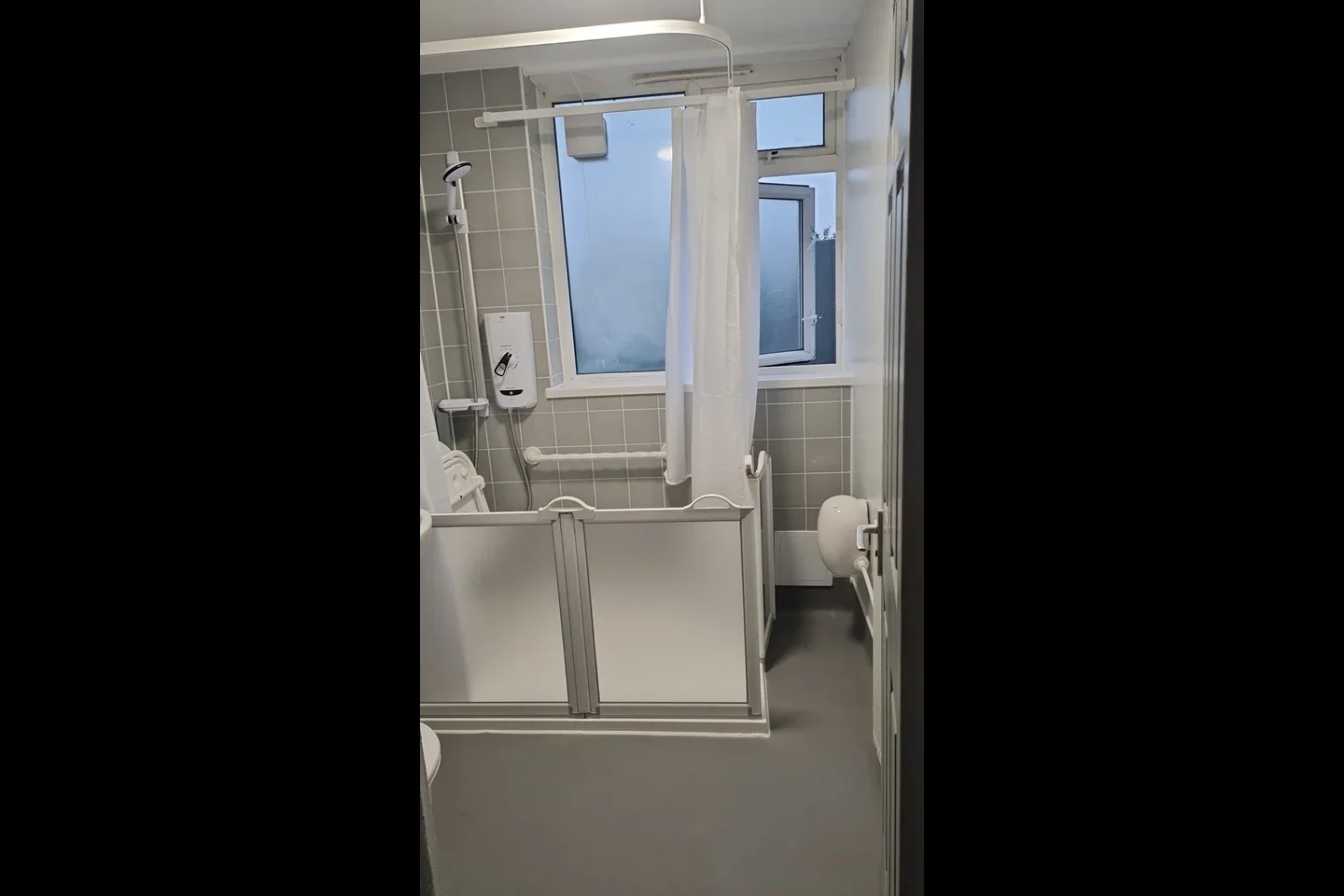 Room Warbank Crescent in Greater London