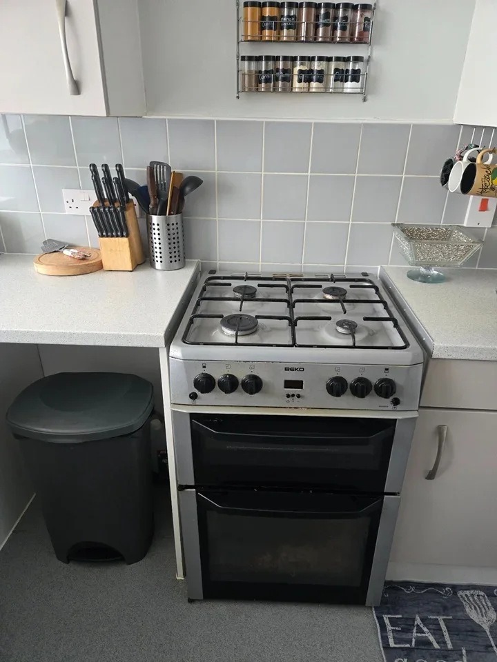 Room Warbank Crescent in Greater London
