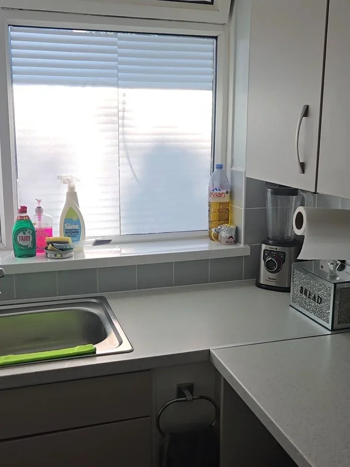 Room Warbank Crescent in Greater London