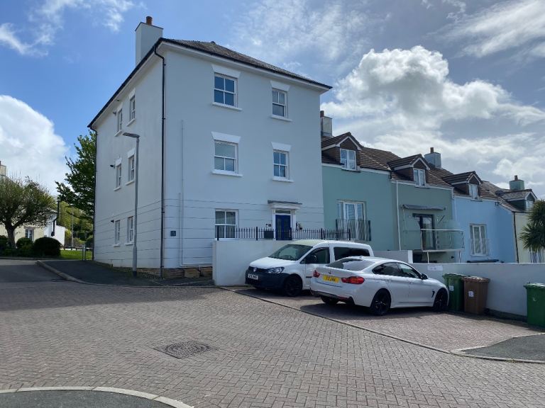Flat Kingfisher Way in Plymouth