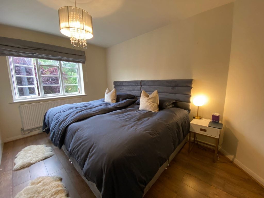 Flat Ossulton Way in Greater London
