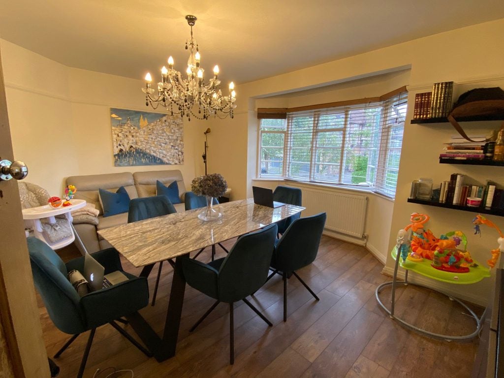 Flat Ossulton Way in Greater London