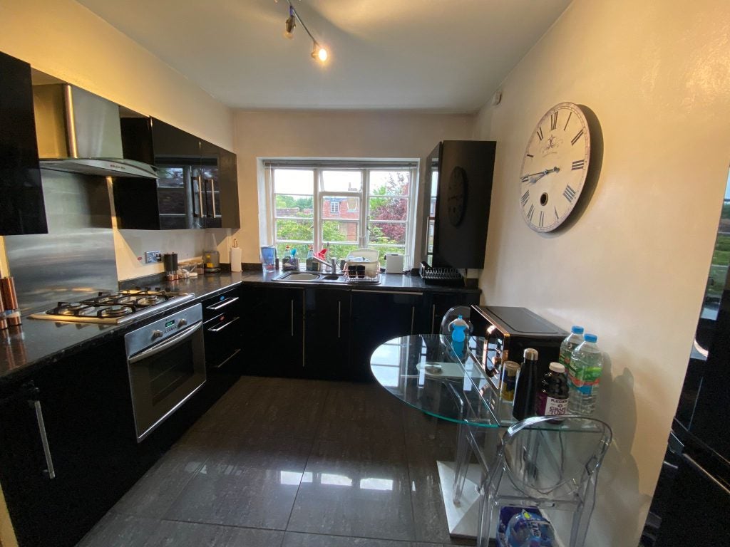 Flat Ossulton Way in Greater London