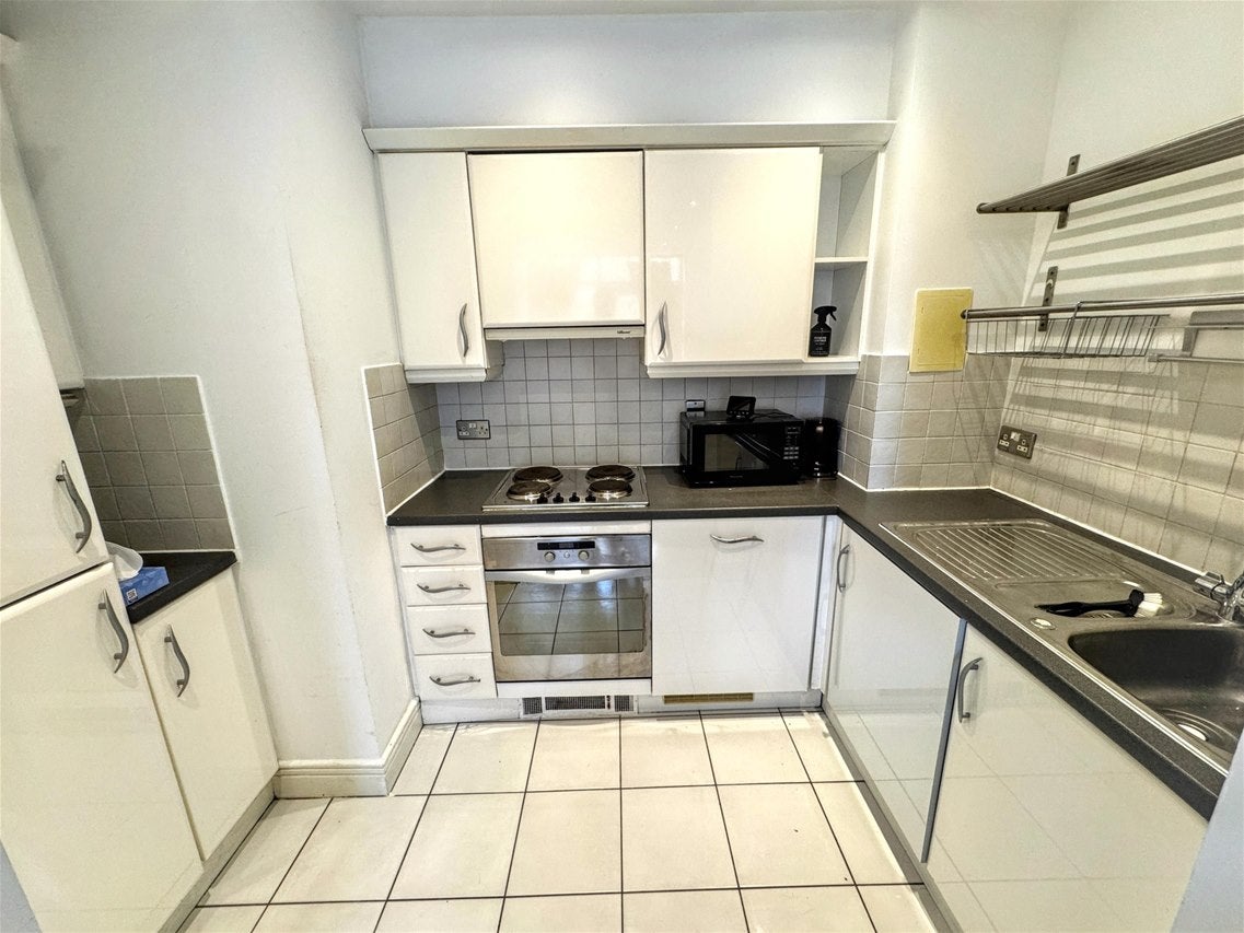 Flat Gerry Raffles Square in Greater London