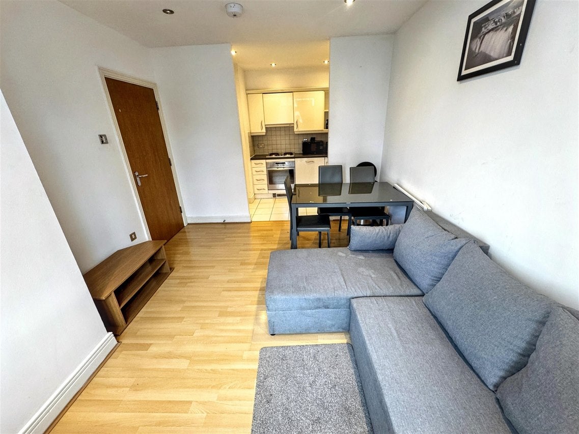 Flat Gerry Raffles Square in Greater London