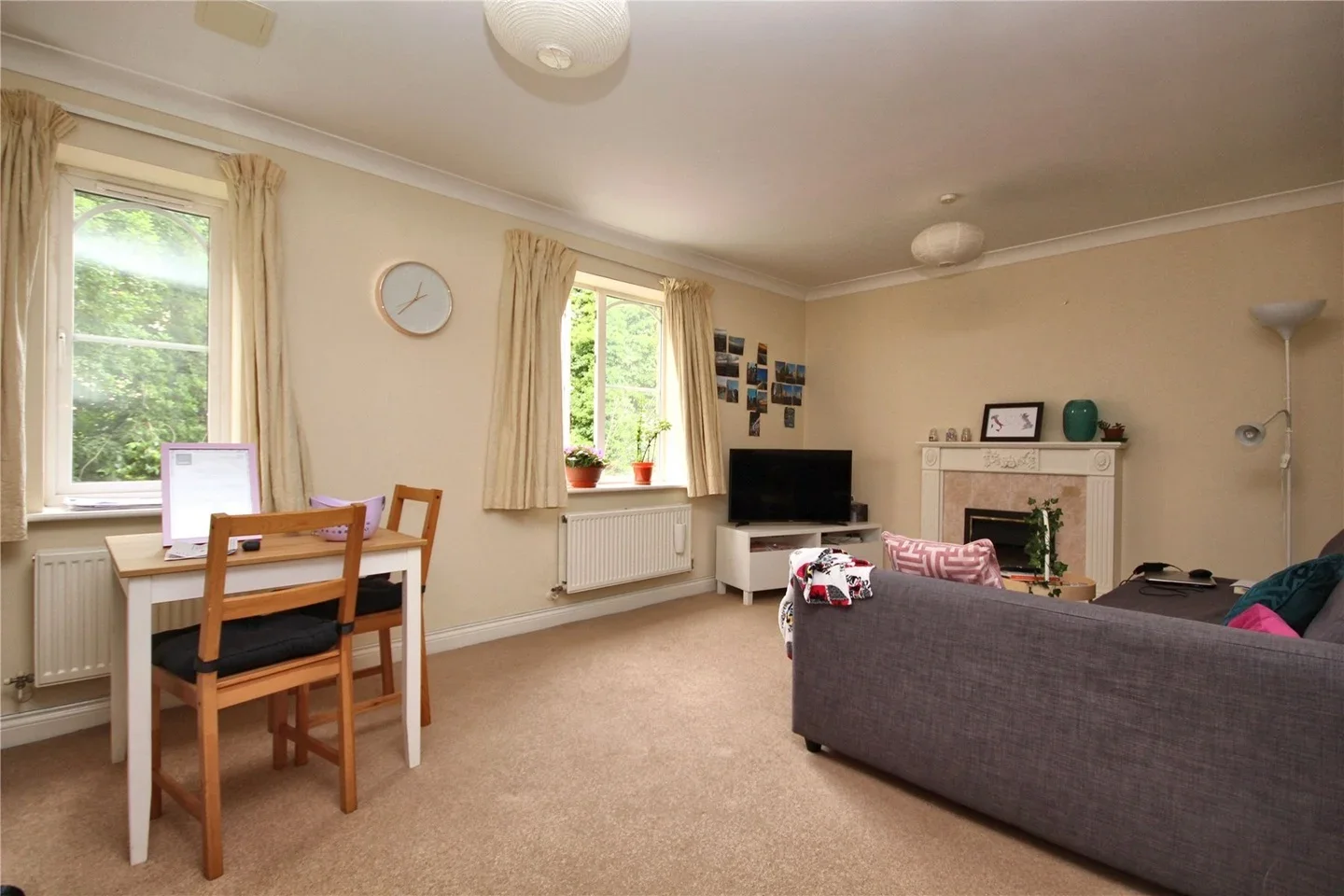 Flat Victoria Way in Woking