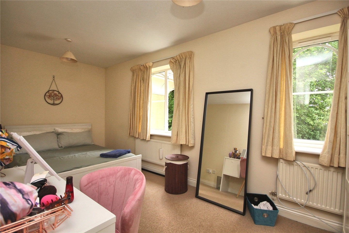 Flat Victoria Way in Woking