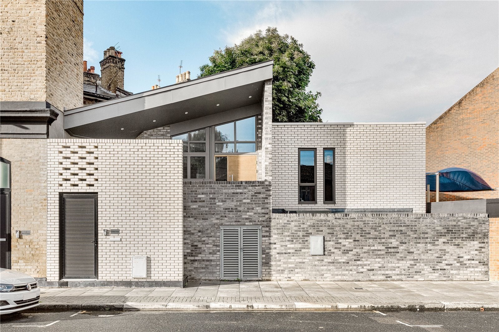 House Robertson Street in Greater London