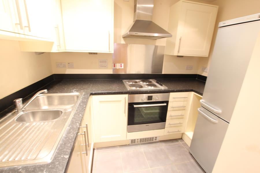 Flat Victoria Way in Woking
