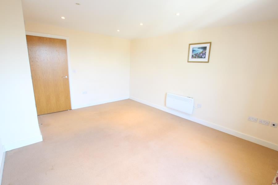 Flat Victoria Way in Woking