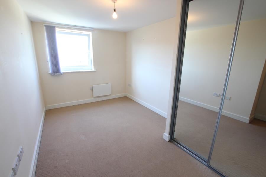 Flat Victoria Way in Woking