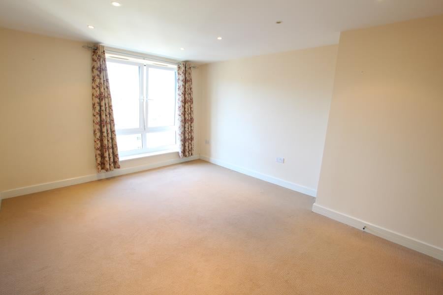 Flat Victoria Way in Woking