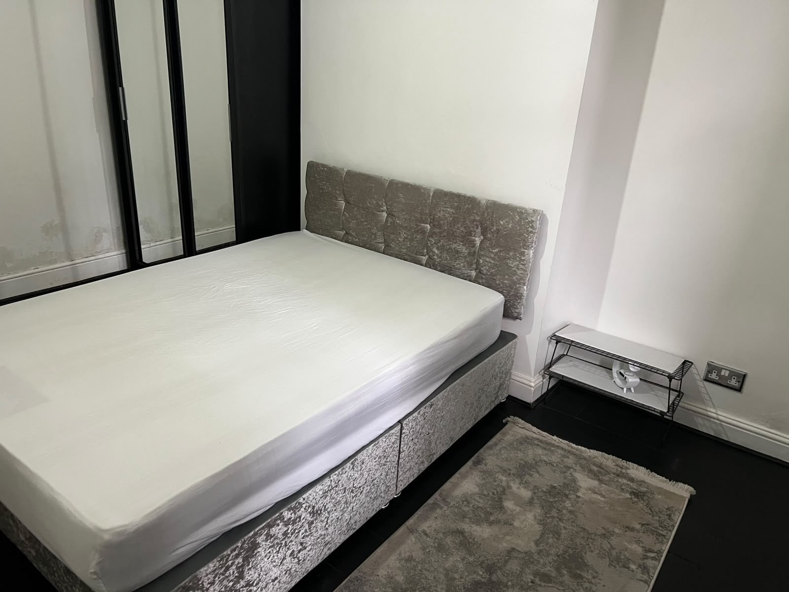 Flat Dunsmure Road in Greater London