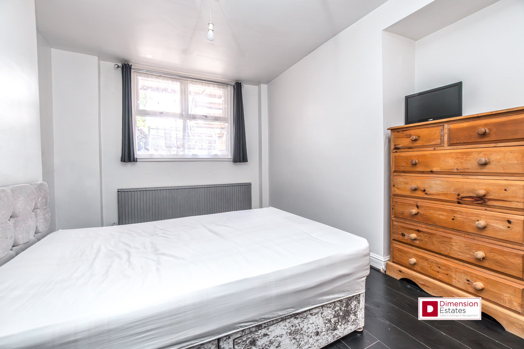Flat Dunsmure Road in Greater London